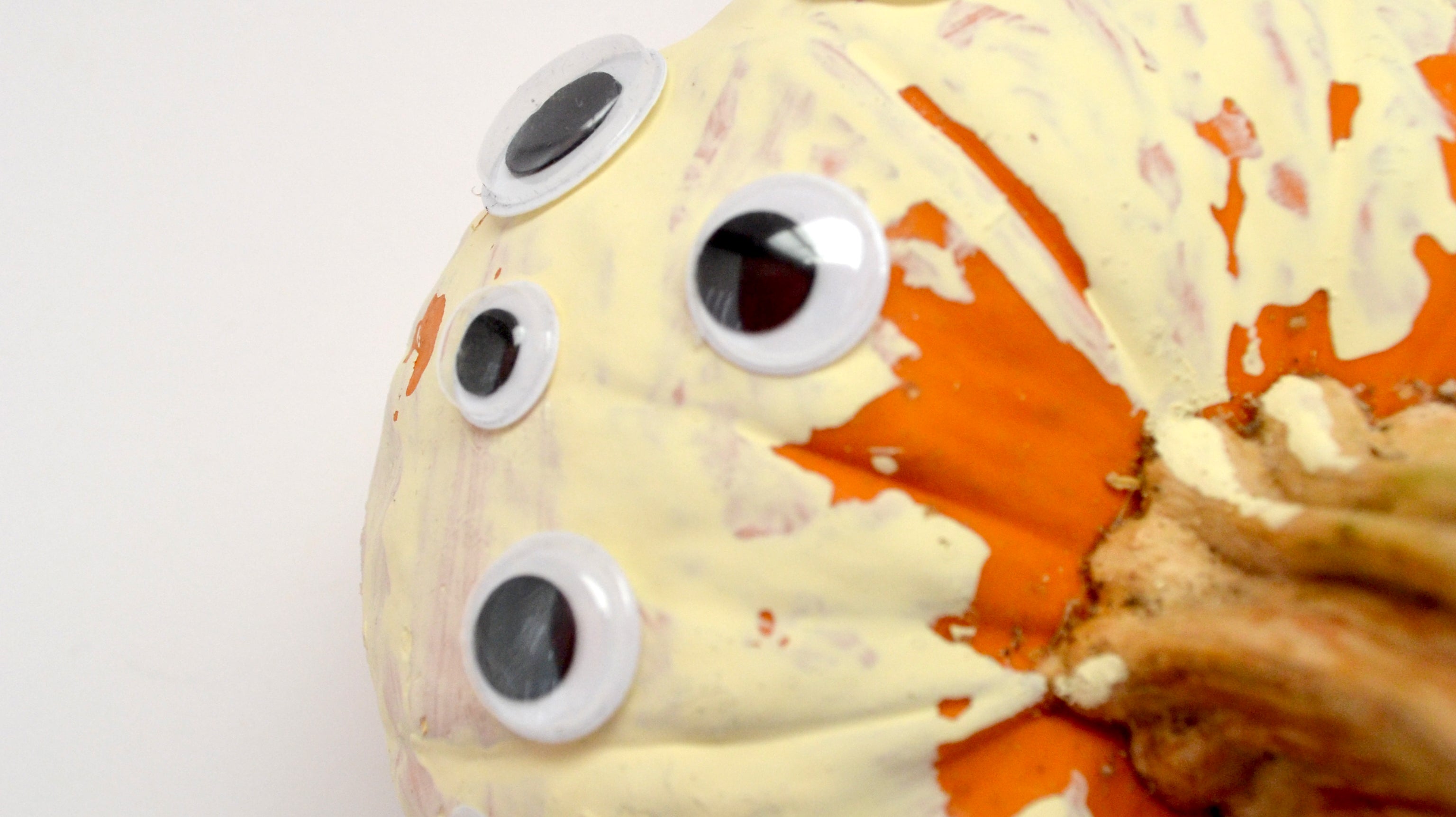 googly eyed pumpkins: pumpkin decorating tips