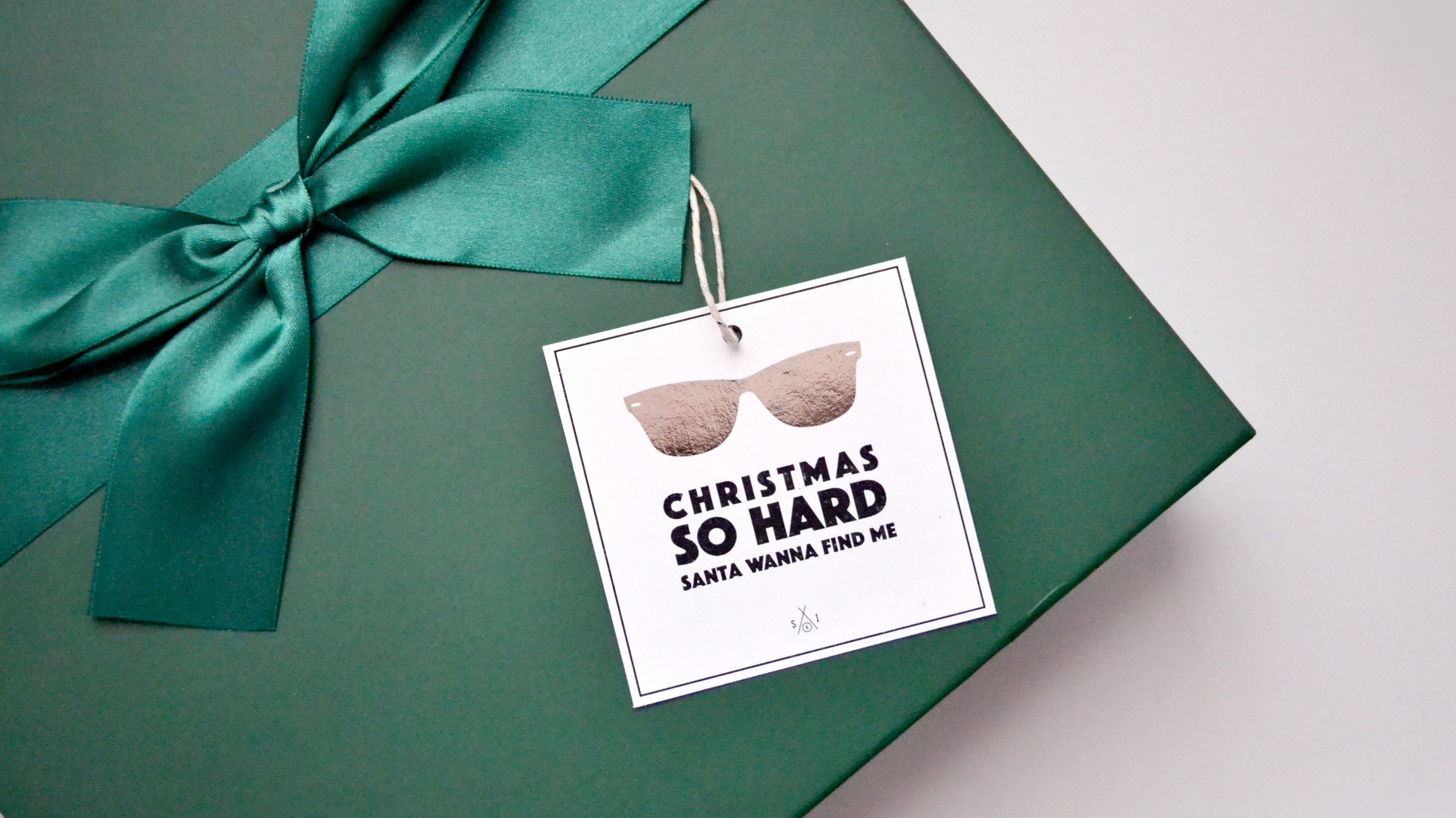 punny Christmas gift tags and cute gift ornaments for your last minute present wrapping ;)