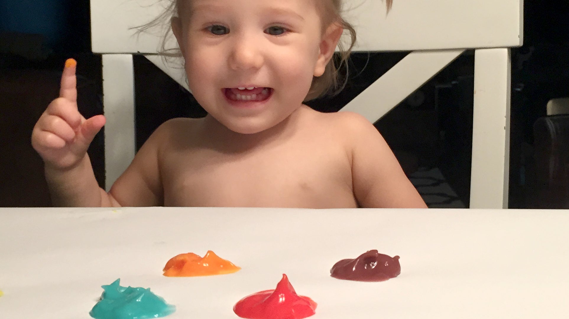 fun (and safe) finger painting with toddlers