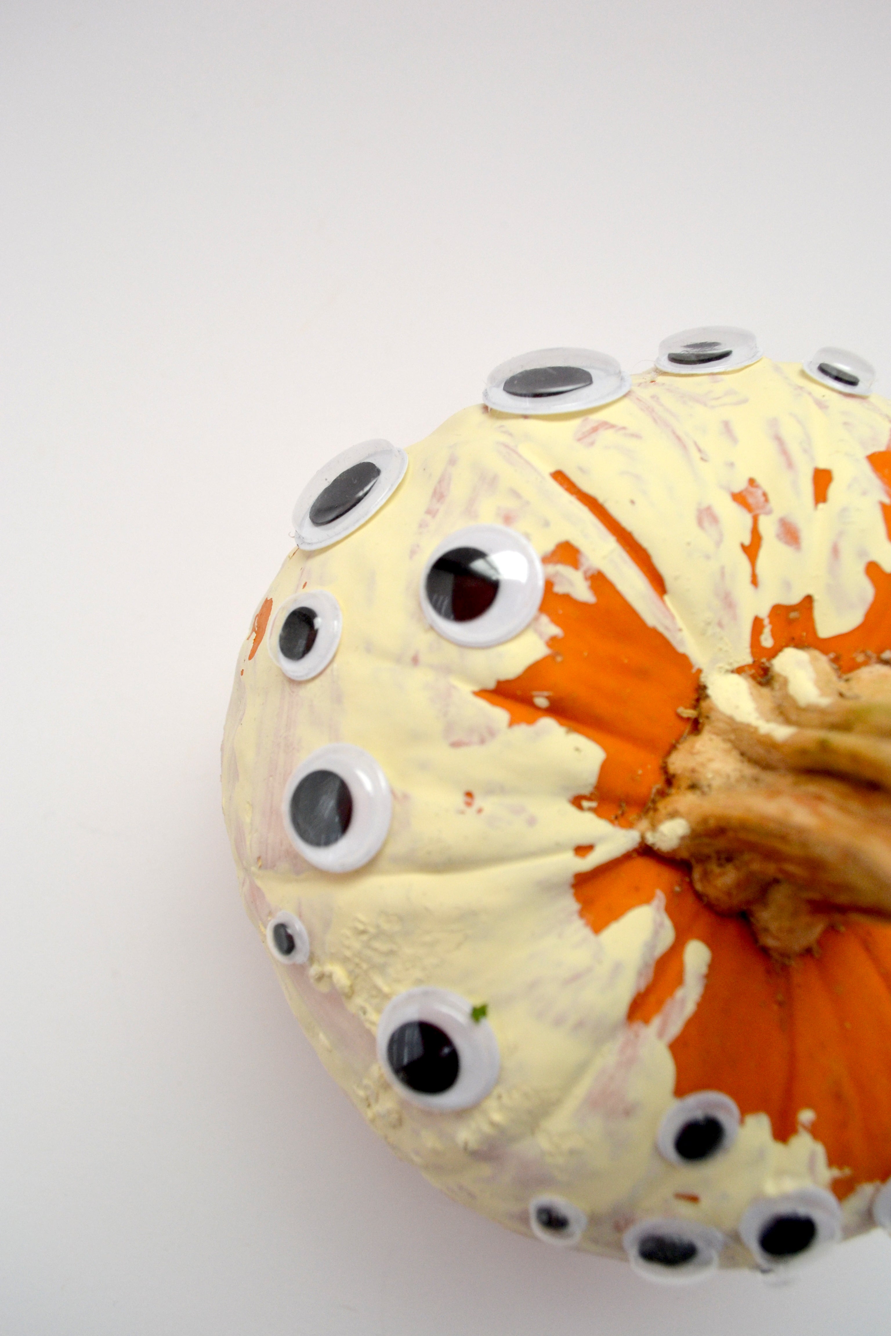 googly eyed pumpkins: pumpkin decorating tips